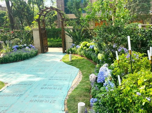 俊馳園林之重慶私家花園設(shè)計(jì)淺析別墅庭院綠化風(fēng)水和景觀(guān)石的應(yīng)用